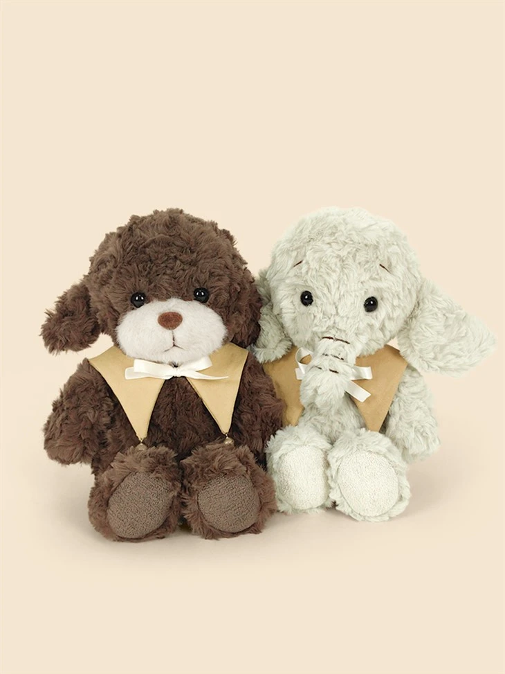 Juguete de peluche animal sentado